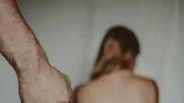 Agredía a sus víctimas y las marcaba como su propiedad: hombre dirigía una red de prostitución a través de las redes