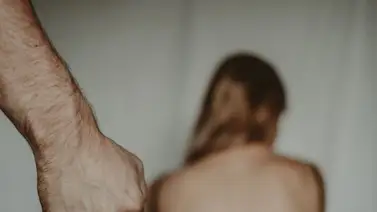 Agredía a sus víctimas y las marcaba como su propiedad: hombre dirigía una red de prostitución a través de las redes Agredía a sus víctimas y las marcaba como su propiedad: hombre dirigía una red de prostitución a través de las redes