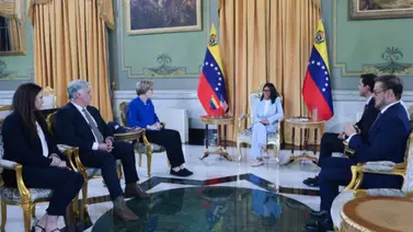 Delcy Rodríguez se reúne con Laura Dogu y senadores de EEUU Delcy Rodríguez se reúne con Laura Dogu y senadores de EEUU