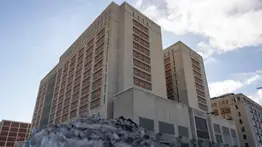 Se aprovechó de su cargo para abusar de un recluso: revelan las aberrantes agresiones de un guardia de prisión