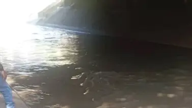 Rescatan a un hombre en las riberas del río Guaire: cayó a la altura de Plaza Venezuela Rescatan a un hombre en las riberas del río Guaire: cayó a la altura de Plaza Venezuela