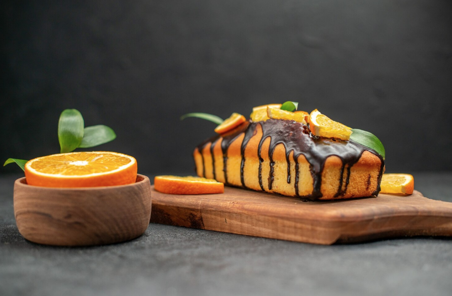 El placer de la repostería casera: cómo el budín de naranja, nuez y chocolate transforma la merienda familiar