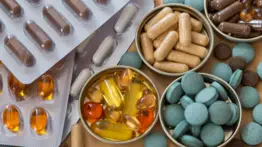 Detienen a mujer por venta de multivitamínicos sin permiso sanitario en Caracas: modus operandi