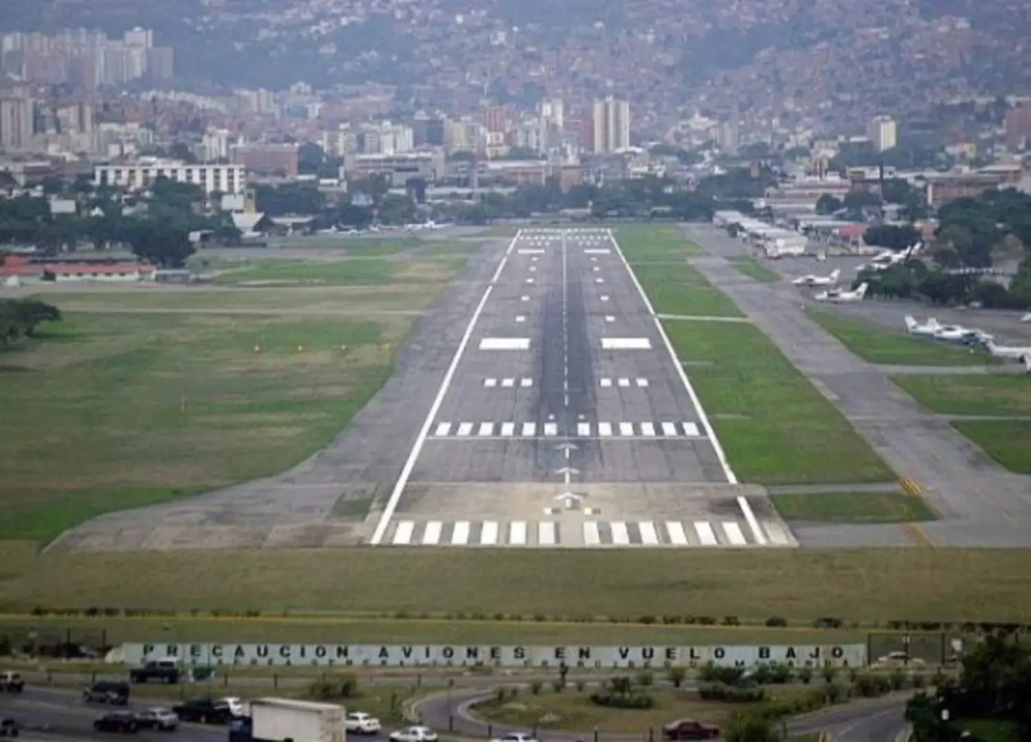 9 mil toneladas de asfalto culminaron la obra: así quedó la pista aérea de La Carlota