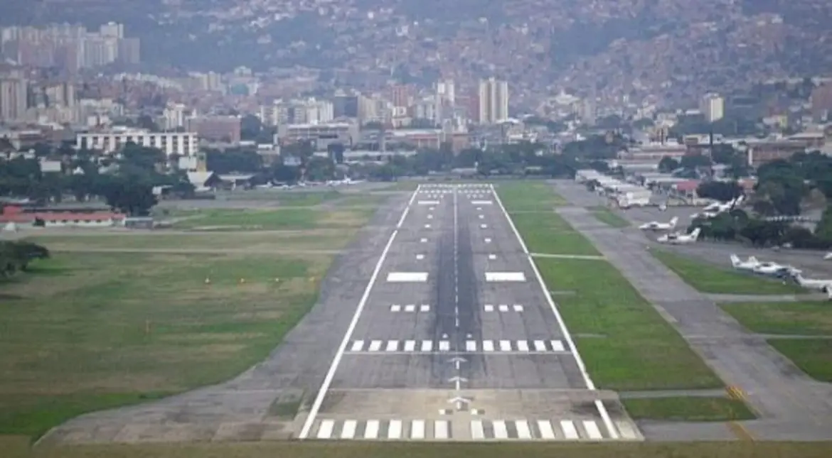 9 mil toneladas de asfalto culminaron la obra: así quedó la pista aérea de La Carlota