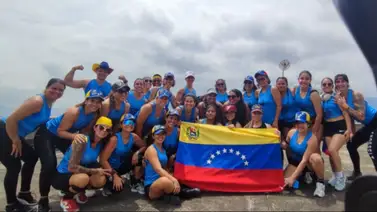 Grupo de atletas de Crossfit subió caminando una de las torres de Parque Central: imágenes Grupo de atletas de Crossfit subió caminando una de las torres de Parque Central: imágenes