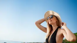 Sol, playa y piel radiante: Guía para protegerte sin gastar una fortuna durante Semana Santa