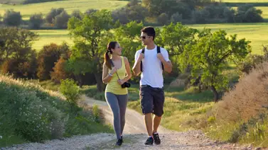 ¡Ponte en movimiento! Comienza con pequeños pasos y ajusta tu rutina para maximizar los beneficios de caminar ¡Ponte en movimiento! Comienza con pequeños pasos y ajusta tu rutina para maximizar los beneficios de caminar