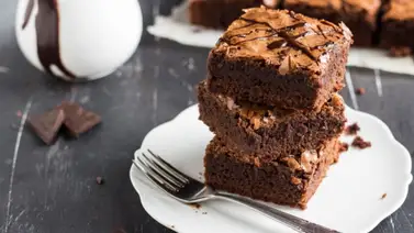 Brownie sin harina y con solo tres ingredientes ¡Resultado esponjoso! Brownie sin harina y con solo tres ingredientes ¡Resultado esponjoso!