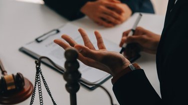Así puede proceder legalmente contra ICE si lo arrestan de forma ilegal: aplica a inmigrantes con o sin estatus