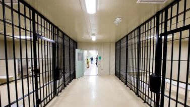 Redadas ICE: Florida reabrirá un centro de detención para arrestar a más migrantes 