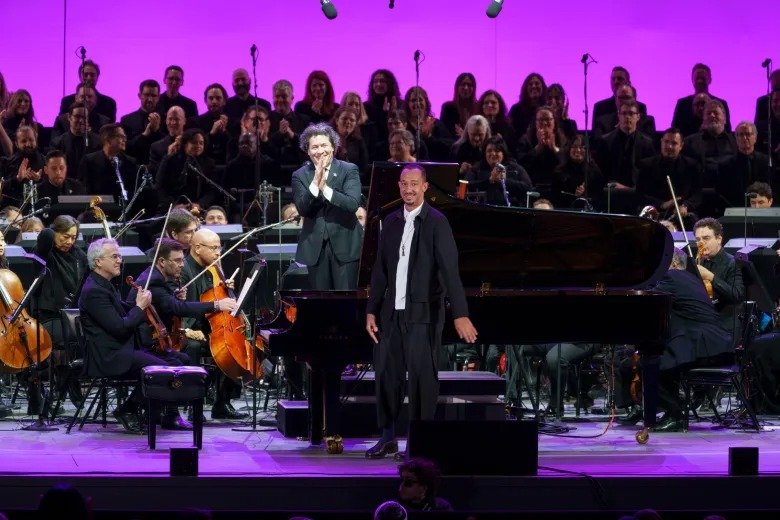 Concierto en honor a los bomberos de Los Angeles brilló con Gustavo Dudamel y Christina Aguilera
