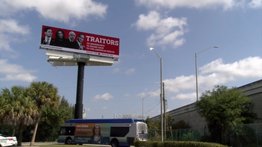 Instalan valla con los rostros de Marco Rubio y Díaz-Balart en plena avenida de Miami: los señalan como traidores de los migrantes