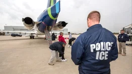 Aerolínea firmó acuerdo con ICE para realizar vuelos de deportación de inmigrantes