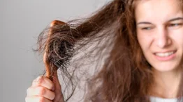 ¡Adiós cabello enredado! Mascarilla de aloe vera y aceite de coco para suavizar la raíz capilar