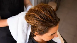 Tintes naturales para oscurecer o aclarar el cabello 
