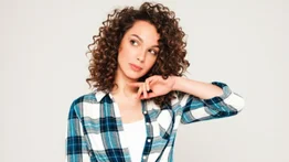 Hidrata tu cabello rizado con esta mascarilla a base de tres ingredientes 