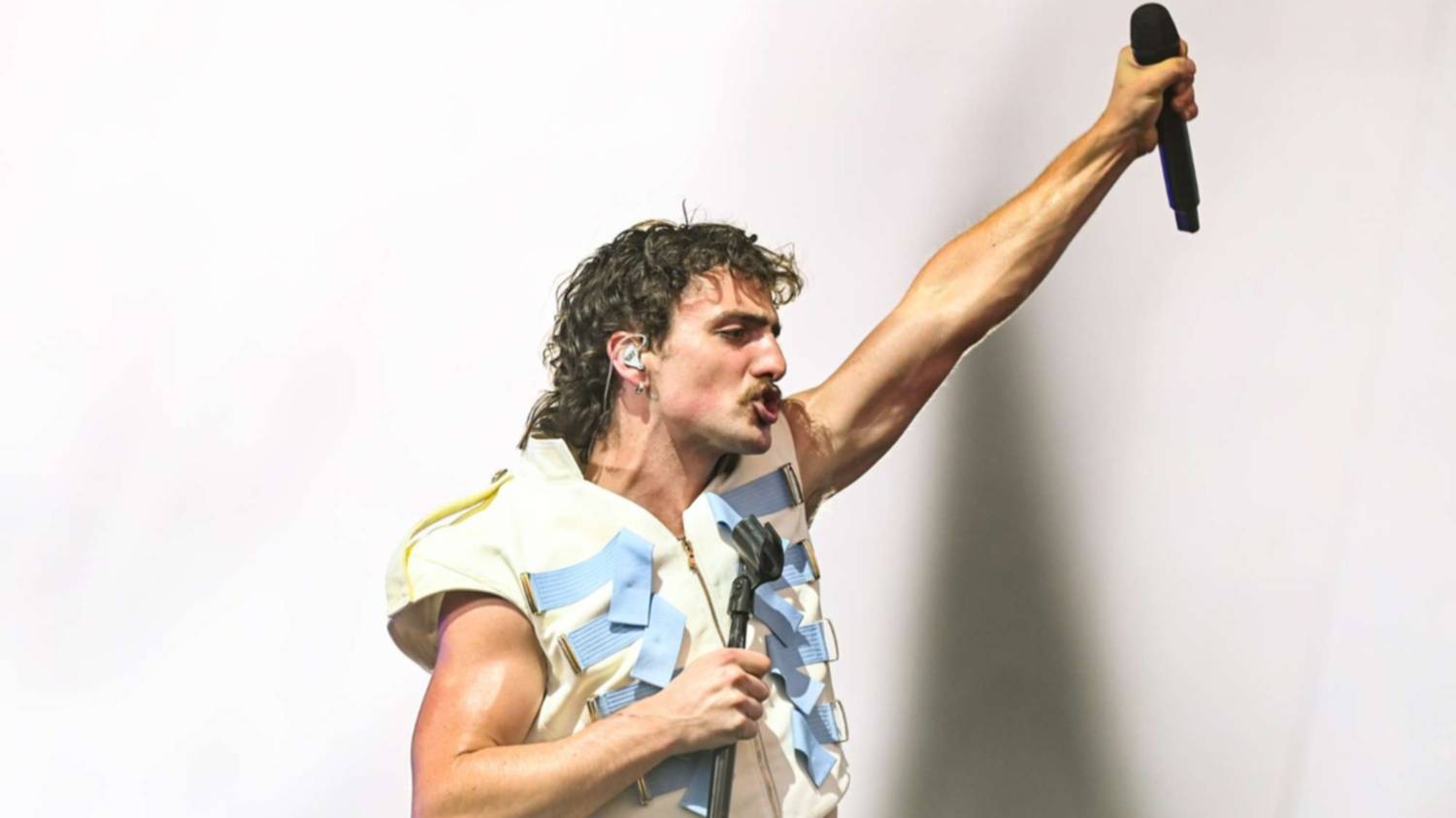 Benson Boon triunfa en Coachella con tributo a Queen y Brian May lo acompaña Benson Boon triunfa en Coachella con tributo a Queen y Brian May lo acompaña