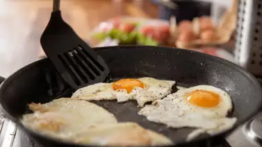 Este es el truco que garantiza que al freír los huevos no se peguen Este es el truco que garantiza que al freír los huevos no se peguen
