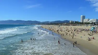 Evalúan implementar toque de queda en esta playa de Los Ángeles: los motivos Evalúan implementar toque de queda en esta playa de Los Ángeles: los motivos