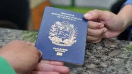 Pasaporte tramitado en países sin consulado: estos son los familiares que pueden retirarlo en Venezuela