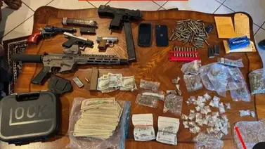 Arrestan a cuatro jóvenes tras tiroteo en escuela: autoridades incautan armas de guerra y drogas Arrestan a cuatro jóvenes tras tiroteo en escuela: autoridades incautan armas de guerra y drogas