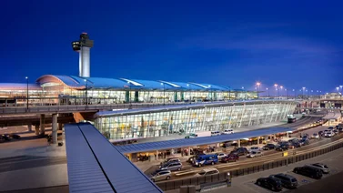 Control de seguridad en el aeropuerto de Nueva York: ¿Qué te preguntan y cuánto tiempo tardas en pasarlo?