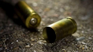 Venezolanos amenazan a funcionario policial: dejan una corona de flores en su vivienda