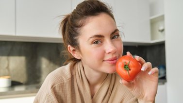 De la ensalada a tu piel: descubre cómo el tomate es un milagroso remedio para la insolación