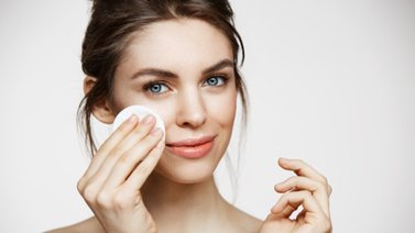 La consumes todos los días: bebida recomendada para remover el maquillaje