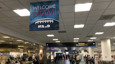 Conoce las normas del aeropuerto de Miami para viajar con mascotas 
