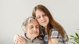 Cáncer en la tercera edad: la comunicación abierta y la integración familiar son primordiales