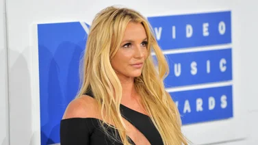 En imágenes: Britney Spears aterriza en México con un muñeco envuelto como un bebé