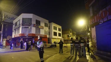 "Los mataré uno a uno": sicarios asesinan a joven venezolano y dejan nota de amenaza sobre su cuerpo