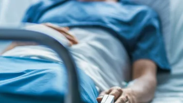 Madre venezolana lucha por mantener a su hijo con vida: el joven presenta muerte cerebral tras devastador accidente
