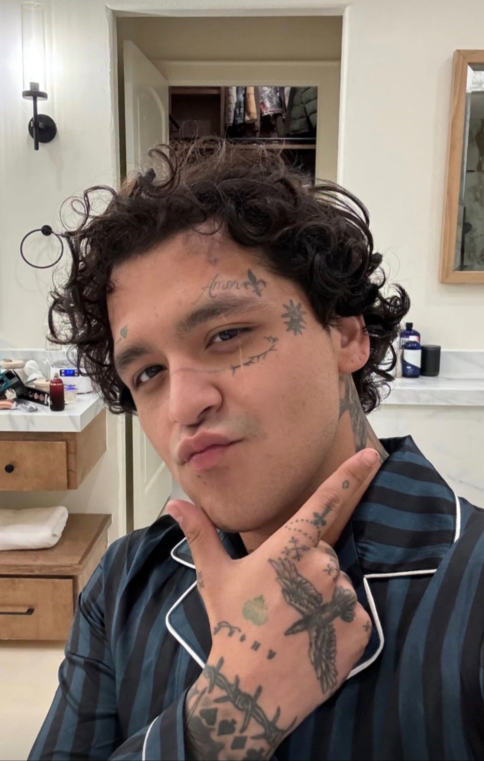 Christian Nodal se reinventa: comparte en redes su nuevo cambio de imagen y causa nostalgia Christian Nodal se reinventa: comparte en redes su nuevo cambio de imagen y causa nostalgia