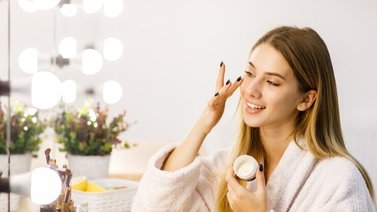 Tres básicos que necesita la piel de la mujer a los 20 años