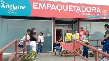 Vecinos de La Limonera son beneficiados con bolsas de comida: Agropecuaria Adelaine realizó la donación