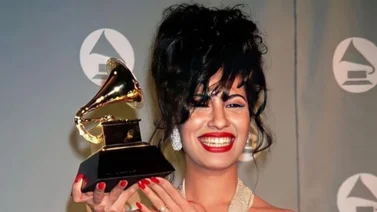 El icónico traje morado de Selena Quintanilla: la joya de su legado en la moda