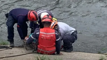 Rescatan a un hombre de las riberas del río Guaire: cayó al derrapar con su moto