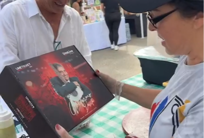 Miami: Guillermo Dávila sorprende a Alba Roversi en su arepera Miami: Guillermo Dávila sorprende a Alba Roversi en su arepera