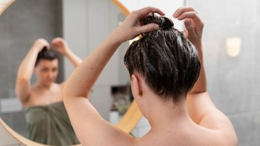 Hidrata el cabello con esta mascarilla de maicena, aloe vera y azúcar 