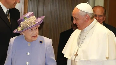 Coincidencias de la vida: el papa Francisco fallece el mismo día que nació la reina Isabel II 99 años atrás 