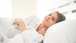 Incluir este alimento en la cena te ayudará dormir como un bebé