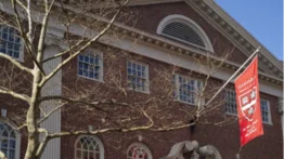 Harvard demanda al Gobierno de Trump: busca recuperar los fondos congelados