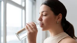 Hasta previene infecciones urinarias: más razones para tomar más agua por día