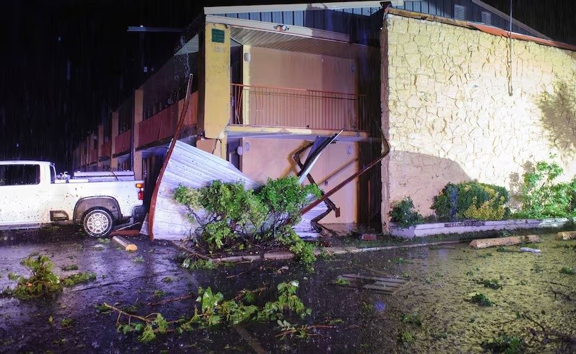 Tres muertos dejan tornados y tormentas en Texas y Oklahoma Tres muertos dejan tornados y tormentas en Texas y Oklahoma