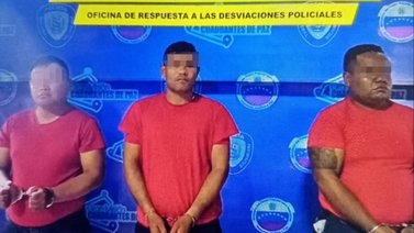 Momento cuando detienen a tres PNB: se apropiaron de $1.435 en una requisa 