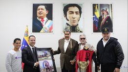 Maduro recibe a los ganadores del Clásico Presidente de La República (GI)