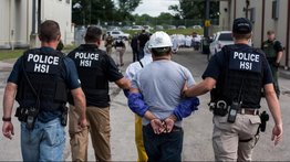 Jueza de Colorado frena deportación de 100 venezolanos a El Salvador: el dictamen afecta el plan de DHS